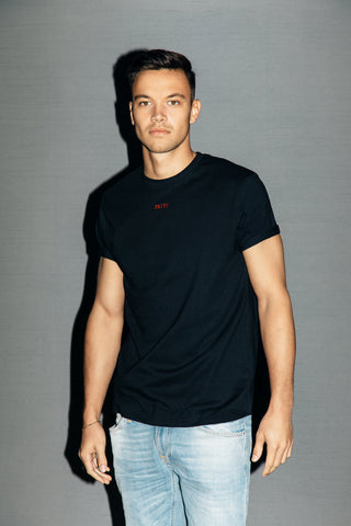 THE CLASSIC T-SHIRT - BLACK