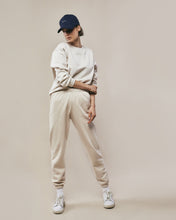 Laden Sie das Bild in den Galerie-Viewer, THE UNISEX SWEATER - OATMEAL