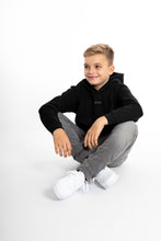 Laden Sie das Bild in den Galerie-Viewer, THE KIDS HOODIE - BLACK